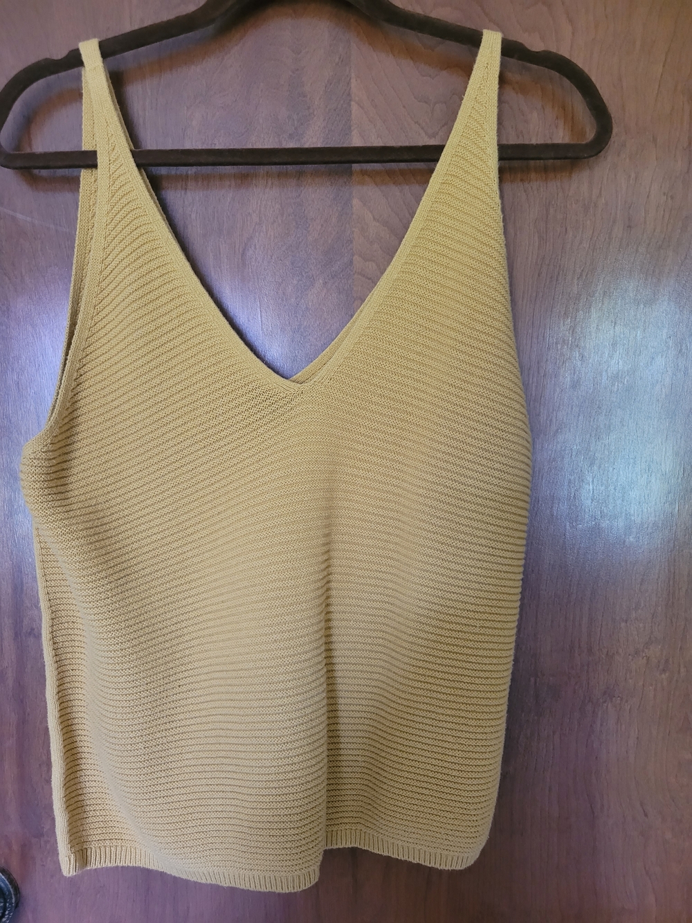 Express Ribbed V-Neck Tank Top - Yellow - Picture 2 of 4